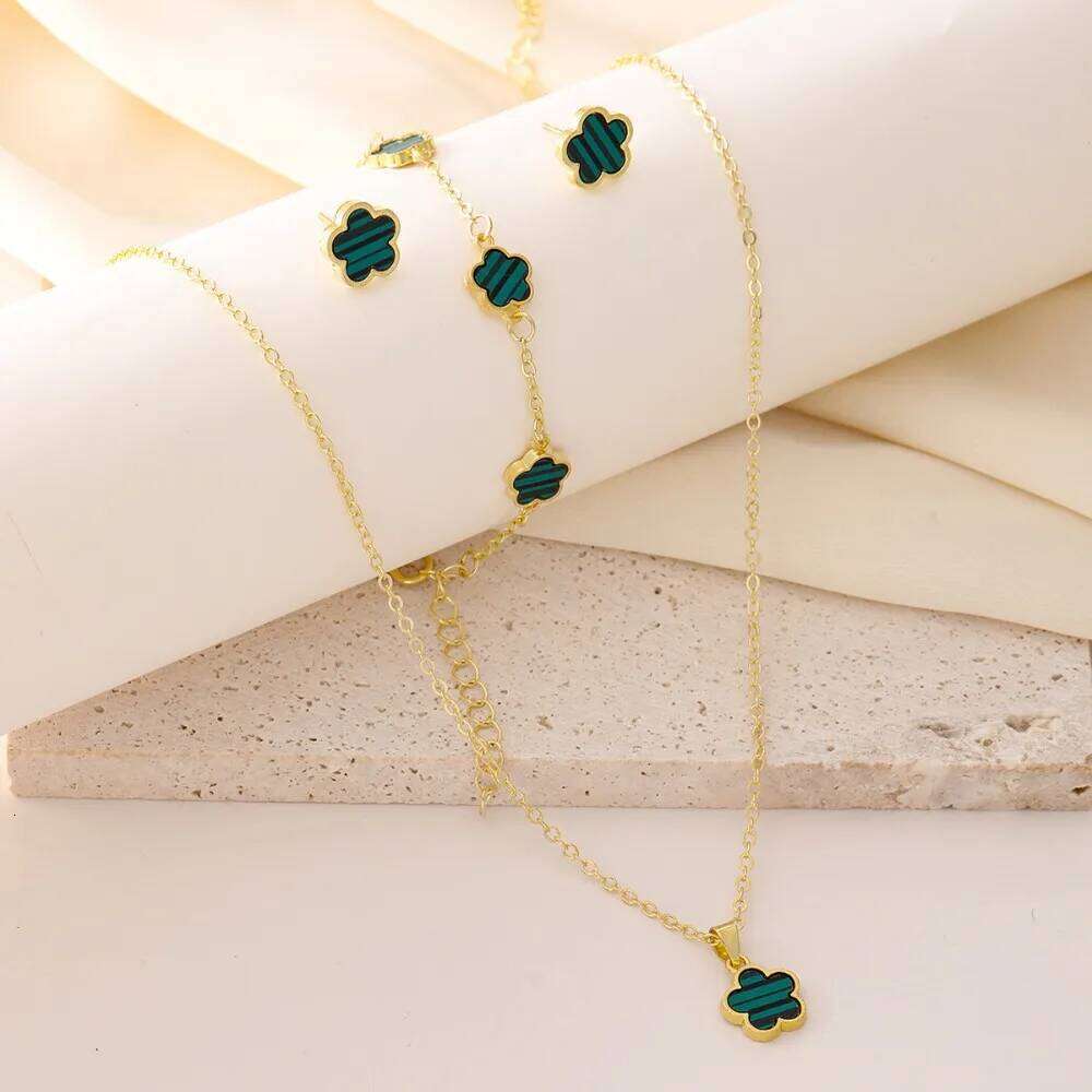 Lucky Five-petal Flower Five- Cr Earrings Necklace Three-piece Set for Woman Stylish Accessories Party Jewelry H260312