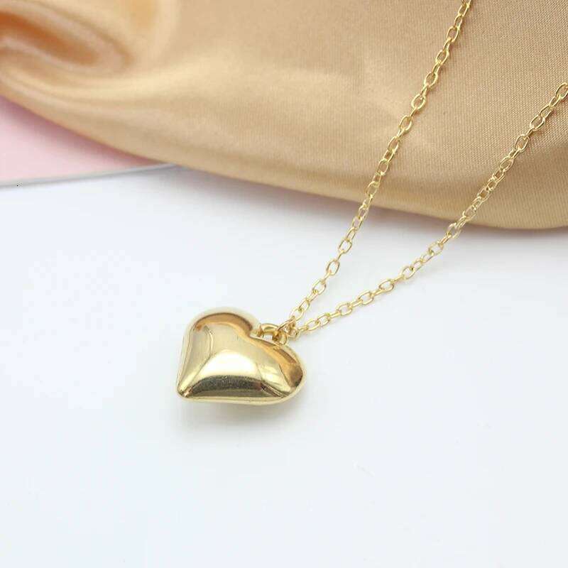 Exaggerated Metal Big Heart Pendant Choker Necklace for Women Elegant Minimalism Gold Color Chain Christmas Jewelry Girl Gift H260312