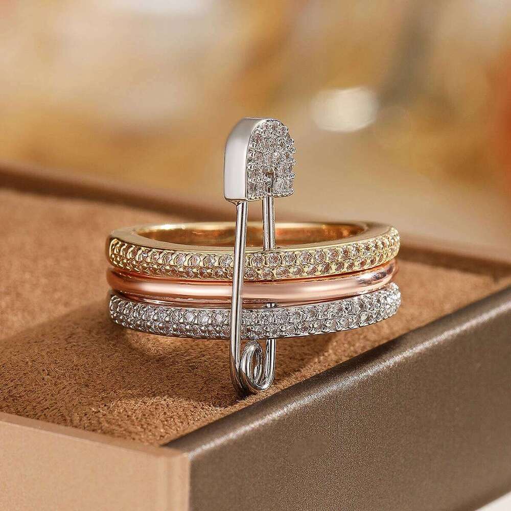 A Three-Ring Stacked Paper Clip Ring, Copper Imitation Faded, Fashionable And Simple For Women To Wear H260312