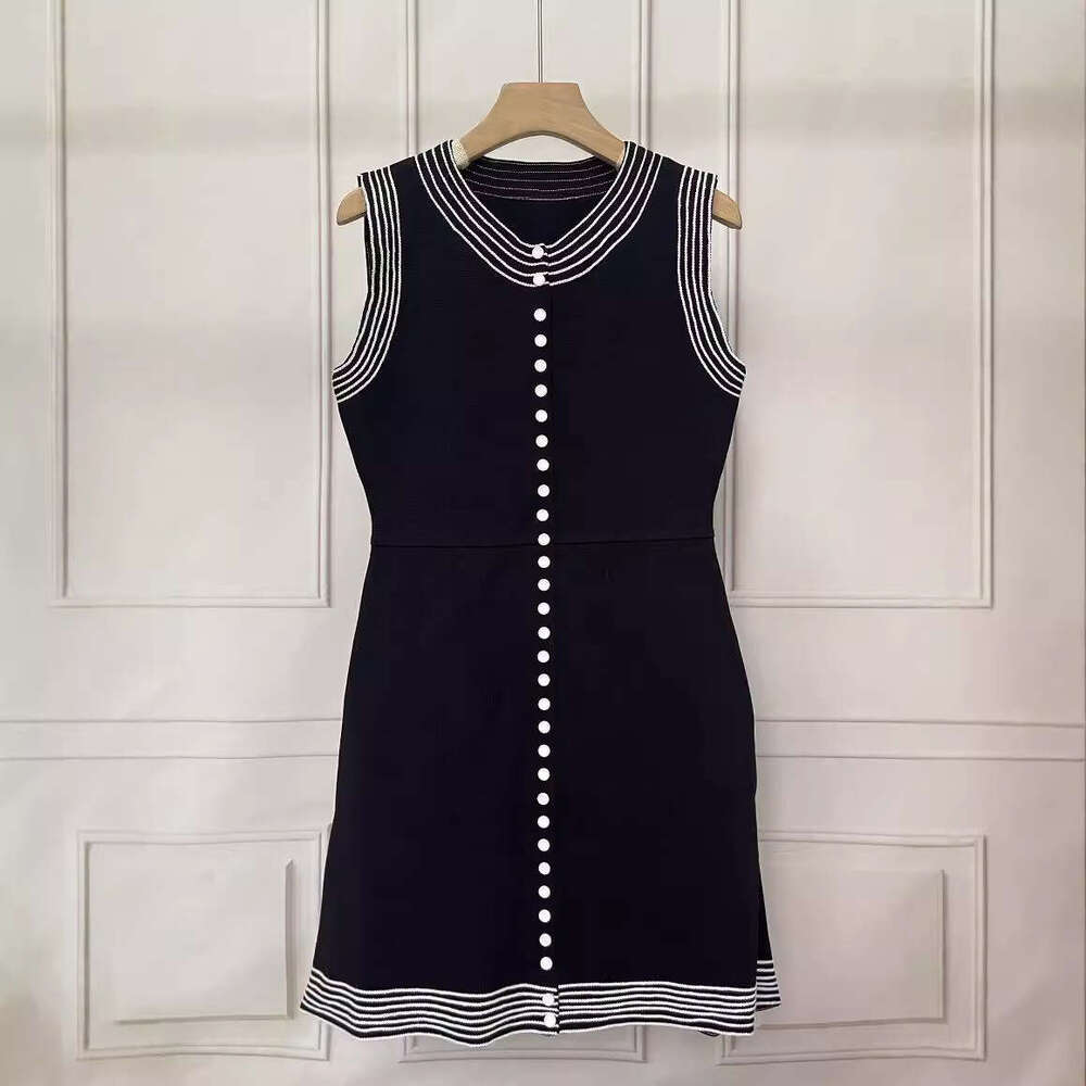2026 designer's new French women's style striped round neck single breasted sleeveless knitted black dress
