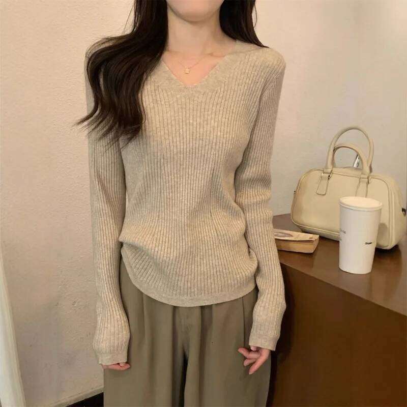 French Slim Fit Versatile V-neck Long-sleeved Knitted Women's Spring Autumn Chic Bottoming Korean Style Inner Sweater Z260313