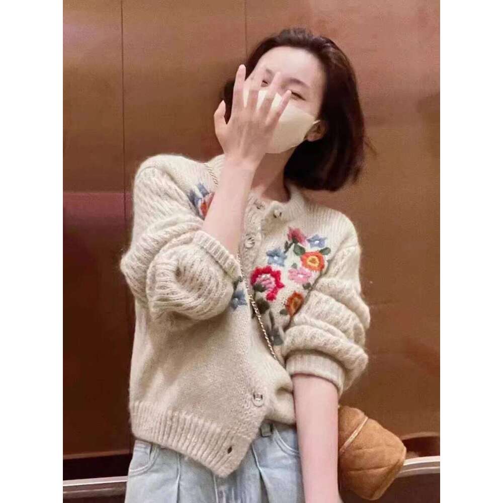 Exquisite Colorful Flower Embroidered Cardigan 2024 New Autumn Women's Round Neck Long Sleeve Knitted Sweater Chic Coat Z260313