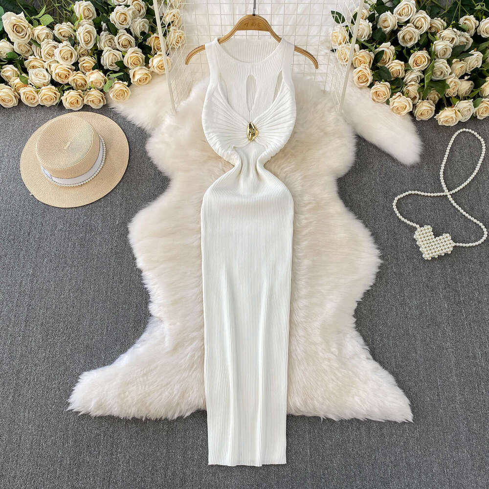 European and American sexy hollow out round neck sleeveless knitted dress elegant and slim fit with elasticity suitable for summer