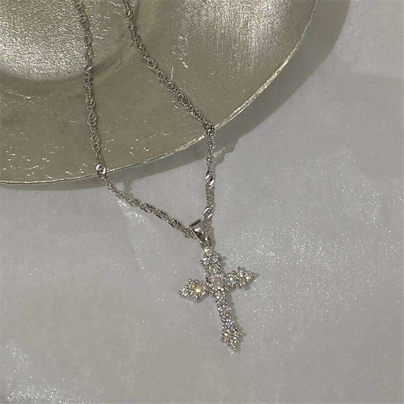 New Fashionable Unique Design Elegant Exquisite Zircon Cross Pendant Necklace For Women High-end Jewelry Birthday Party Gift H260312