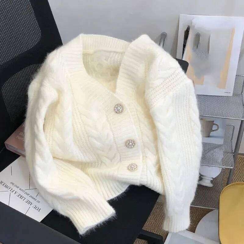 Korean Women Small Fresh Short Knitted Tops Coat 2025 Female V-neck Sweater Cardigan Spring Autumn Ladies Loose Knitting Jacket Z260313