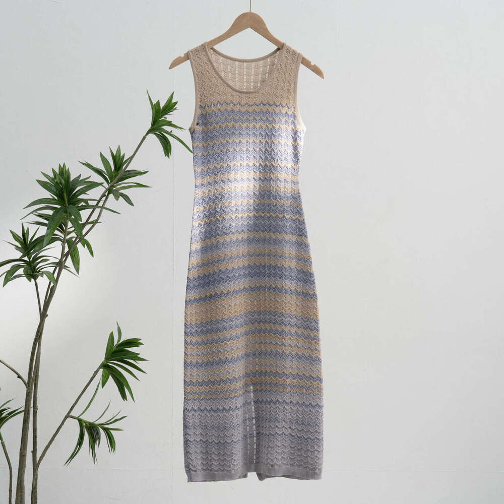 2026 Spring and Summer New French c10 Gradient Knitted Sleeveless Dress with Gold Thread Designer