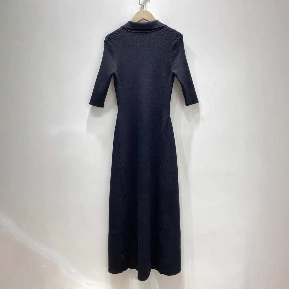 2026 autumn and winter new designer solid color simple short sleeved slim knit women's dress