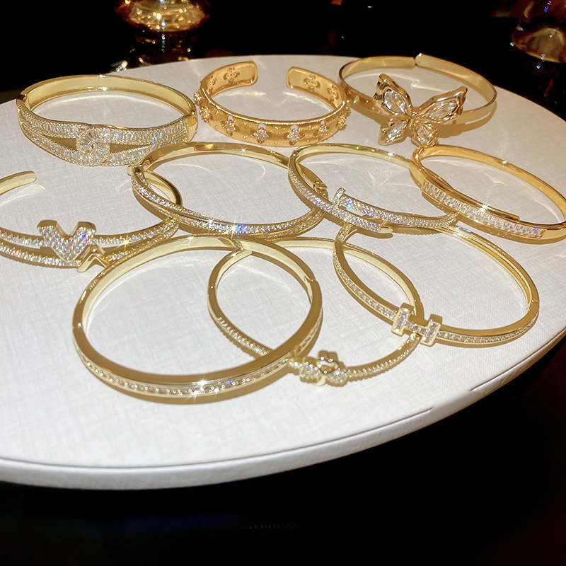 Gold-Plated Diamond-Studded Letter Open Bangle Niche Versatile Wrist Accessory Luxury-Inspired Premium Quality Women's Holiday Gift Ladies' 