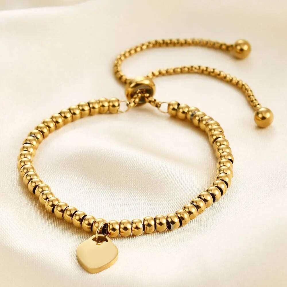 A 26-letter stainless steel simple and fashionable heart-shaped letter tag bead personalized bracelet Z260313