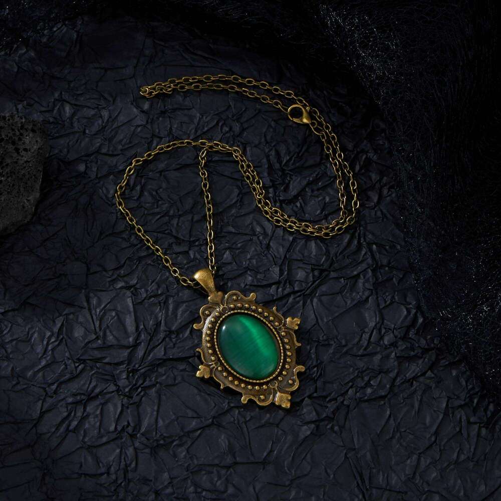 European and American Trend Gothic Green Red Vampire Mysterious Pagan Witch Jewelry Retro Relief Pendant Necklaces Gift H260312