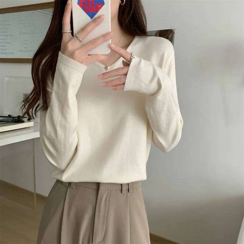 Fresh Elegant V-neck Loose Long-sleeved Sweater Bottoming Shirt for Women Trendy Autumn Commuting Top Pullovers Z260313