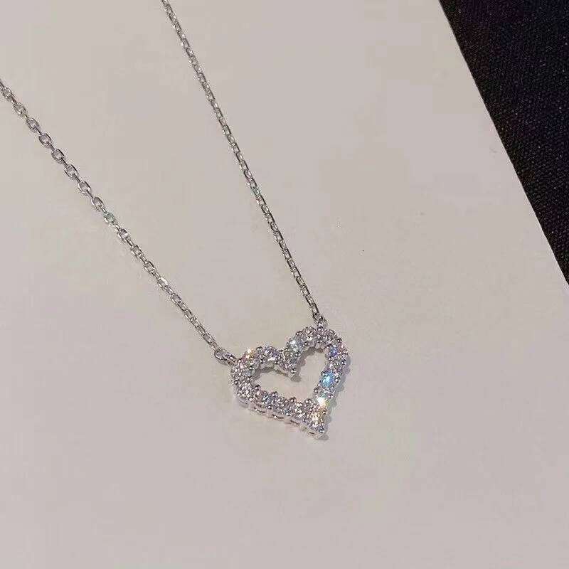 Sparkling Heart-shaped Women Zircon Pendant Necklace Hollowed Heart Collarbone Chain Female Light Neck Jewelry Gifts H260312