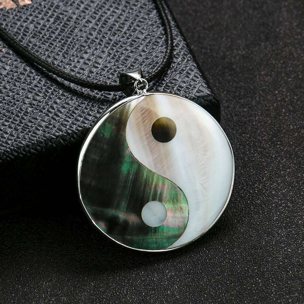 Natural Shell Tai Ji Yin Yang for Women Men Classic Black White Chinese Taoism Signs Pendant Necklace Jewelry Gift H260312