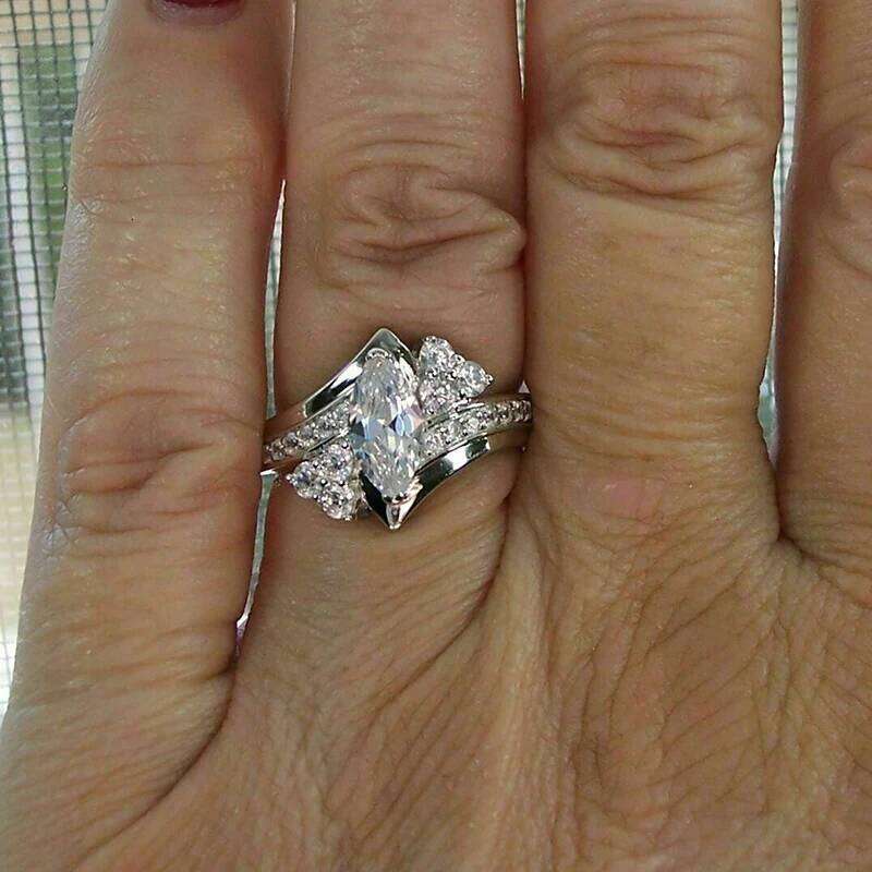 Huitan Gorgeous Crystal Marquise CZ Rings for Women Modern Novel Design Wedding Engagement Lady's Accessories New Trendy Jewelry H260312