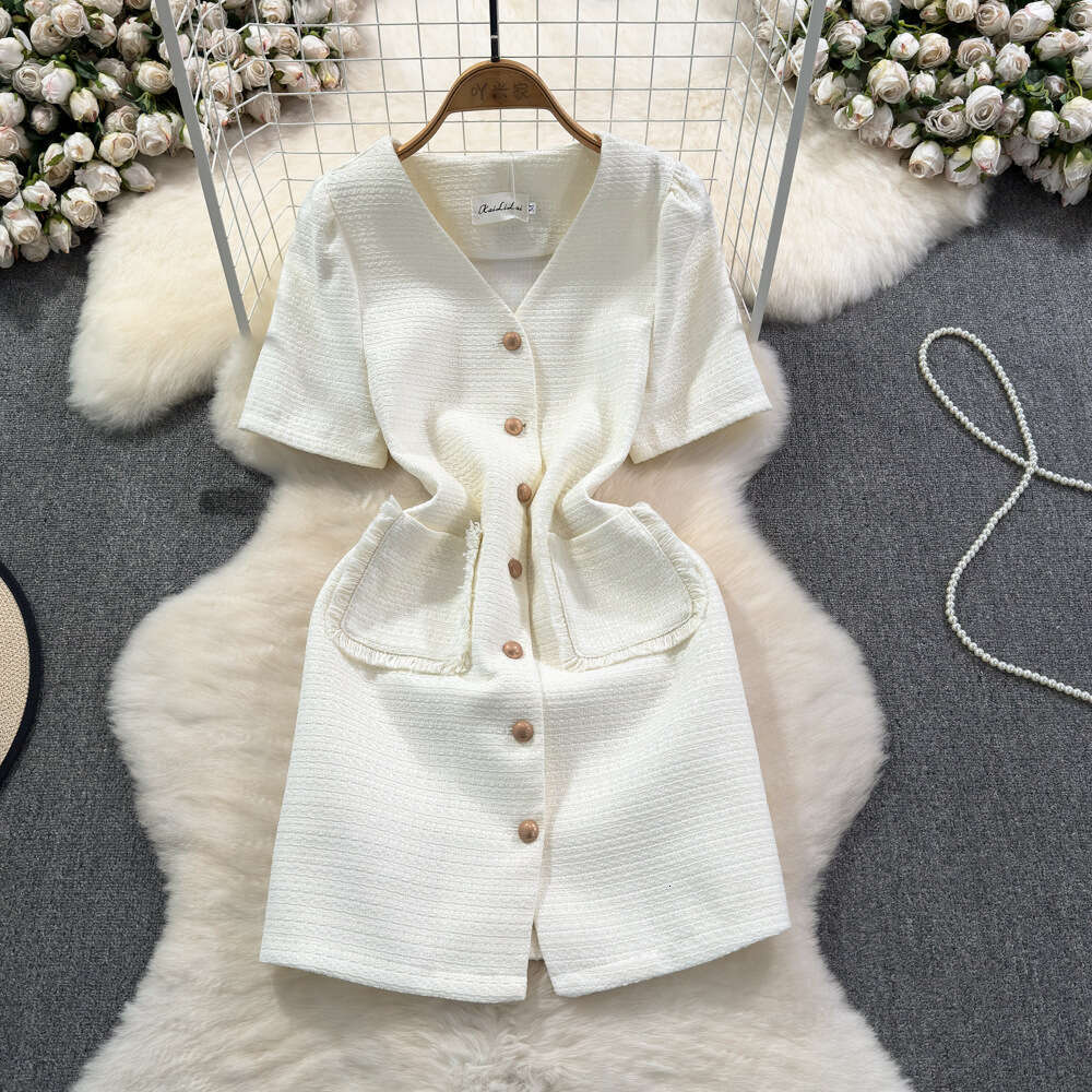 2026 designer French V-neck dress with high-end texture, perfect elegance and slimming A12 for summer, unique and niche
