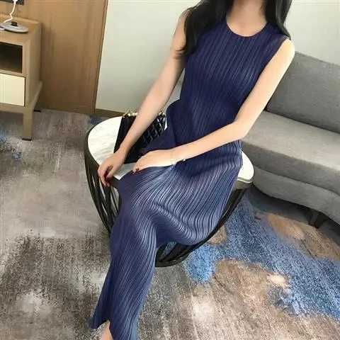 Straight tube dress pleated long skirt straight tube skirt 2024 summer sleeveless vest summer dress womenT260314