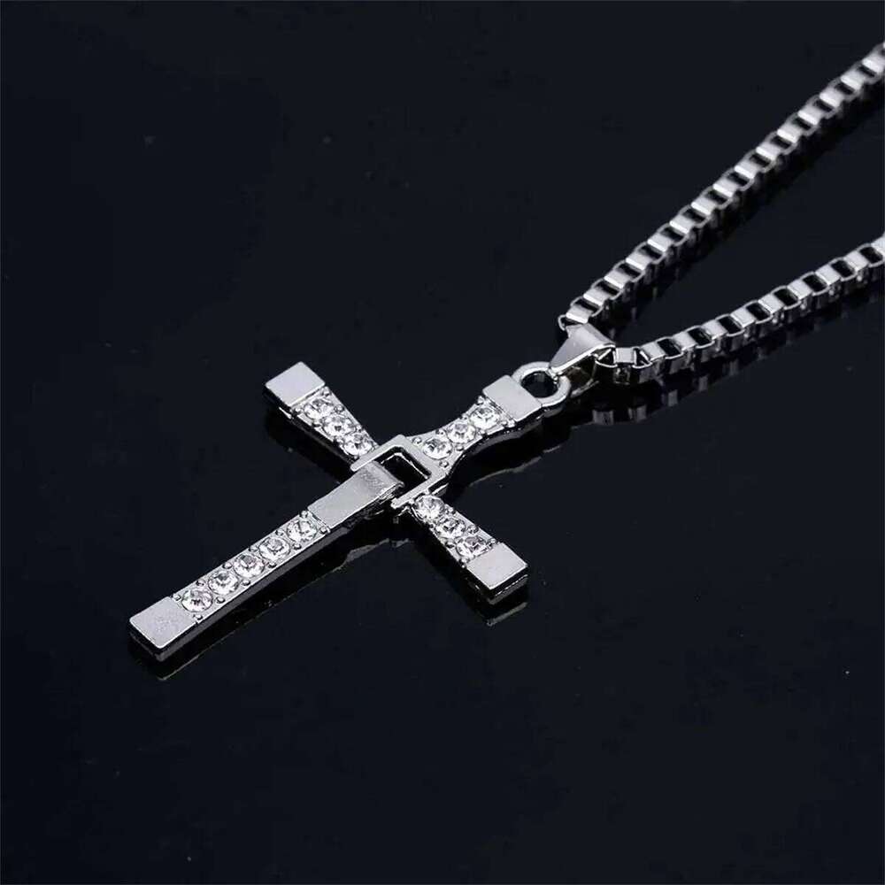Classic Rhinestone Sliver Color Pendant Men Crystal Jesus Cross Necklace Activity Male Gift Jewelry Wholesale Dropshipping H260312