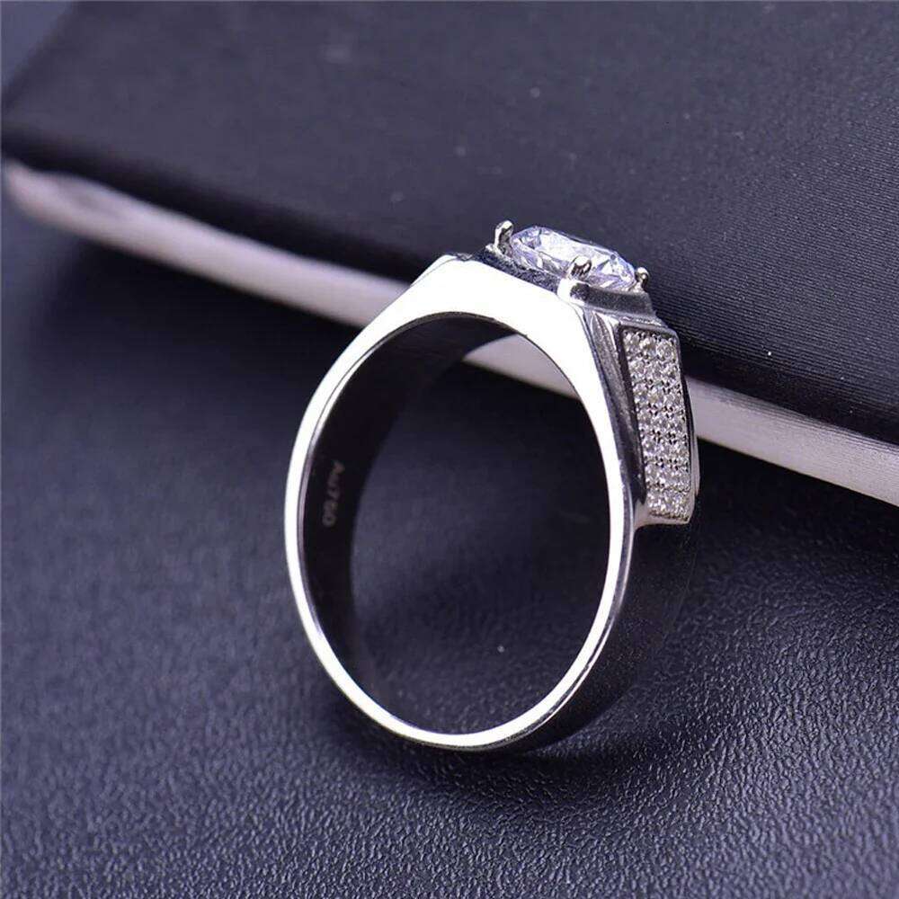 1CT Moissanite Men Ring Plated 18K Gold 925 Sterling Silver Sparkling Round Diamond Wedding Band Promise Rings Certified Jewelry H260312