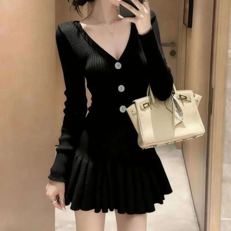 Autumn Winter Gentle and High-end Solid Color V-neck Long-sleeved Button-stitched Elegant Knitted Dress Z260313