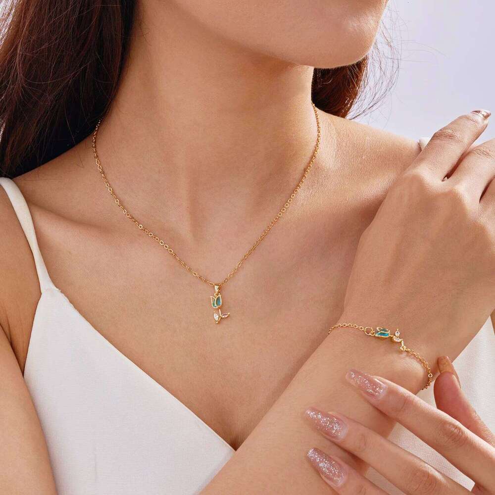 Light Zircon Tulip Flower Pendant Necklace for Women Elegant Stainless Steel Clavicle Chain Fashion Party Jewelry Gift H260312