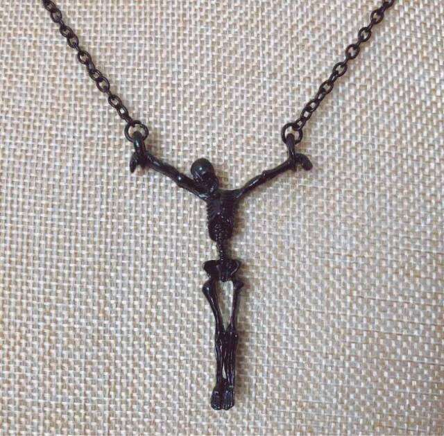 Gothic Skeleton Cross Skull Necklace Anatomical Bone Halloween Anatomy Disco Pub Soul Black Pendant Goth Jewelry H260312
