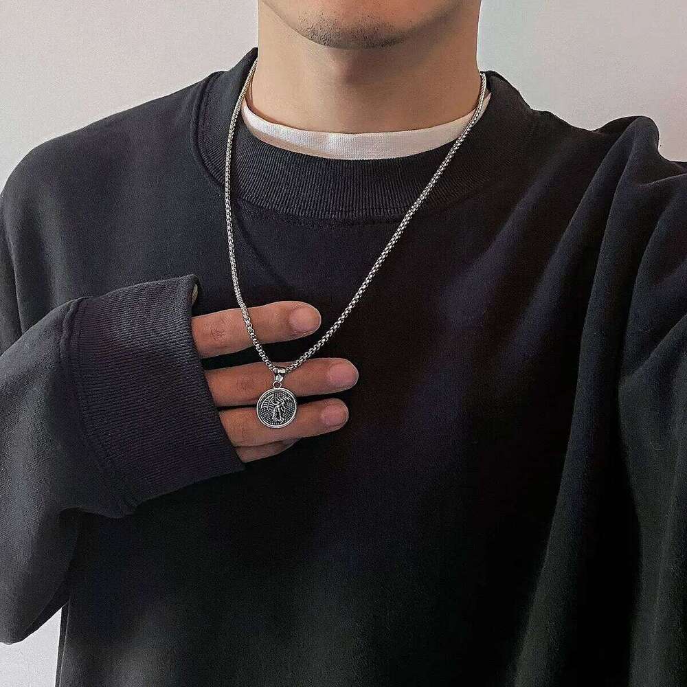 Vintage Simple Alien Human Coin Pendant Choker Necklace for Men Trendy Punk Long Chain on the Neck Jewelry Accessories Male Gift H260312