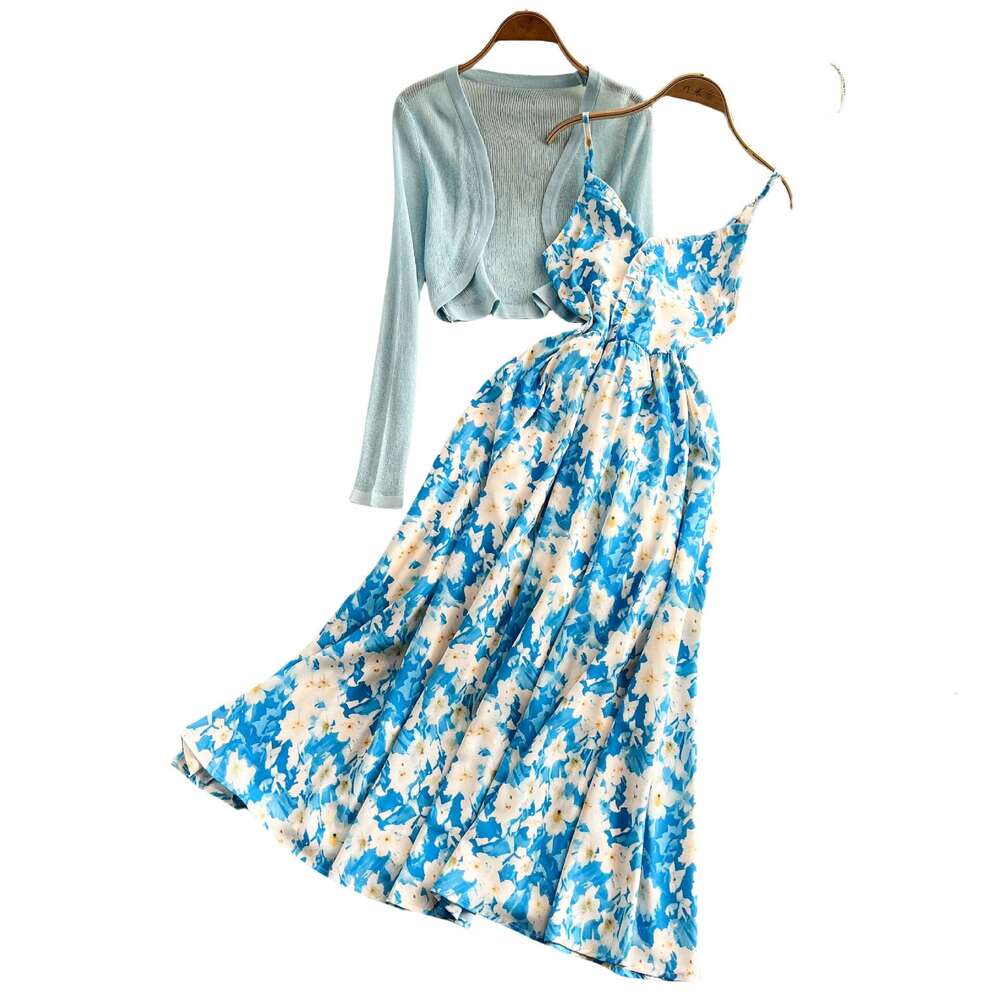 2026 designer's new super fashionable, unique, beautiful, gentle and age reducing blue printed vest with outer knitted layer