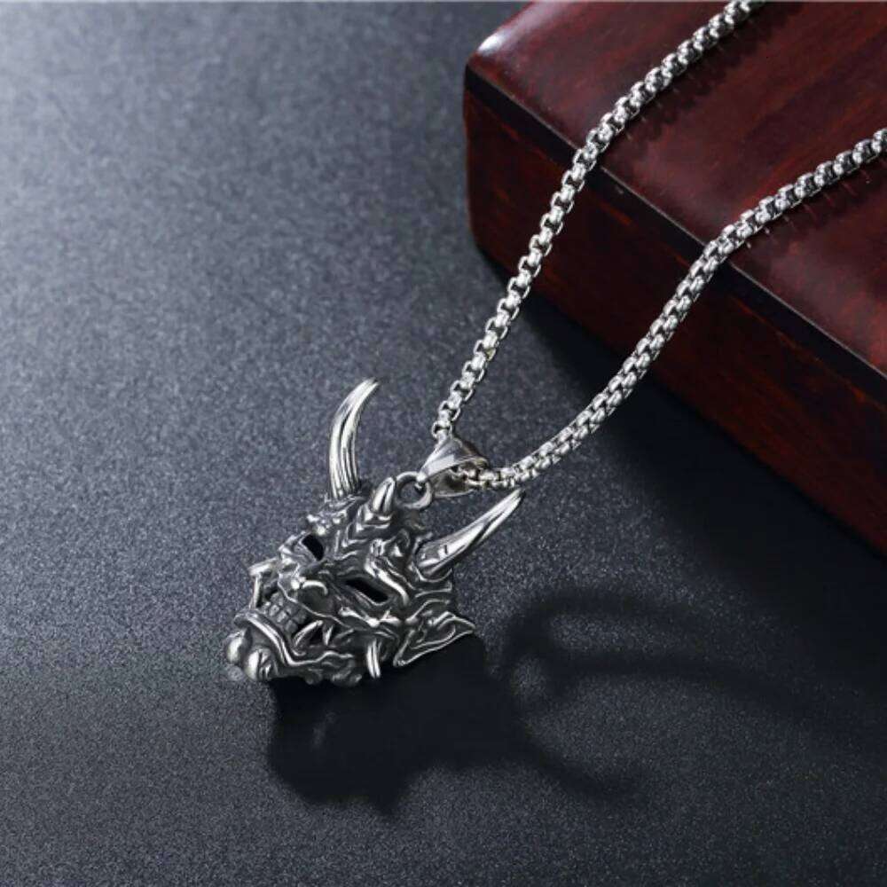 Fashion Gothic Mask Pendant Hip Hop Personality Cool Party Decoration Punk Retro Devil Necklace for Men and Women H260312
