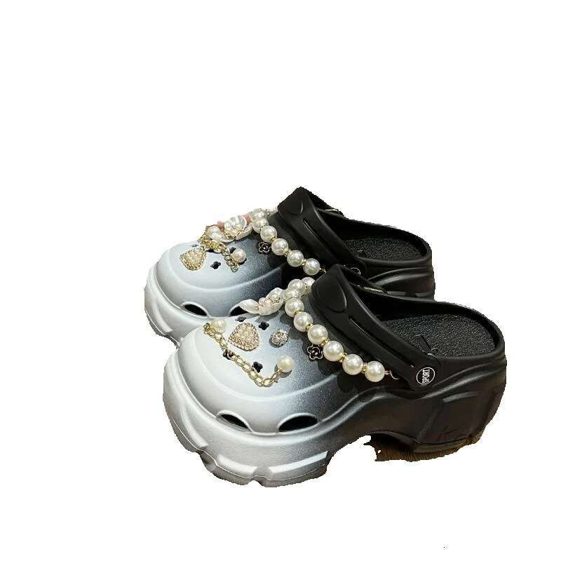 Internet Celebrity Gradient Platform Thick Sole Rhinestone Hole Shoes for Women 2026 Summer New Non-Slip Closed-Toe Slippers