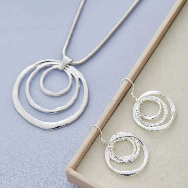 Fashion Simple Design Winding Circle Pendant Necklace Women Personalized Trend Holiday Party Jewelry Accessories H260312