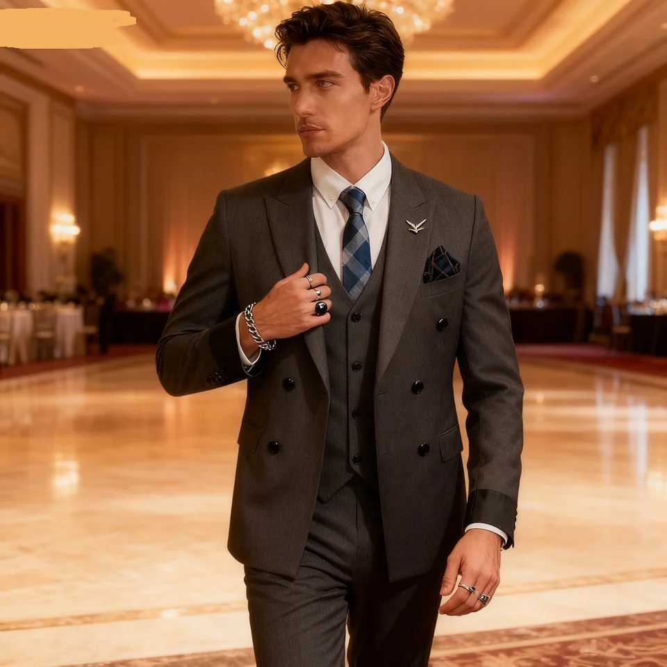 Mens Double-breasted Three-piece Ensemble plus Size Grooms Wedding Attire Youthful Business Formal Casual Suit Set M260313