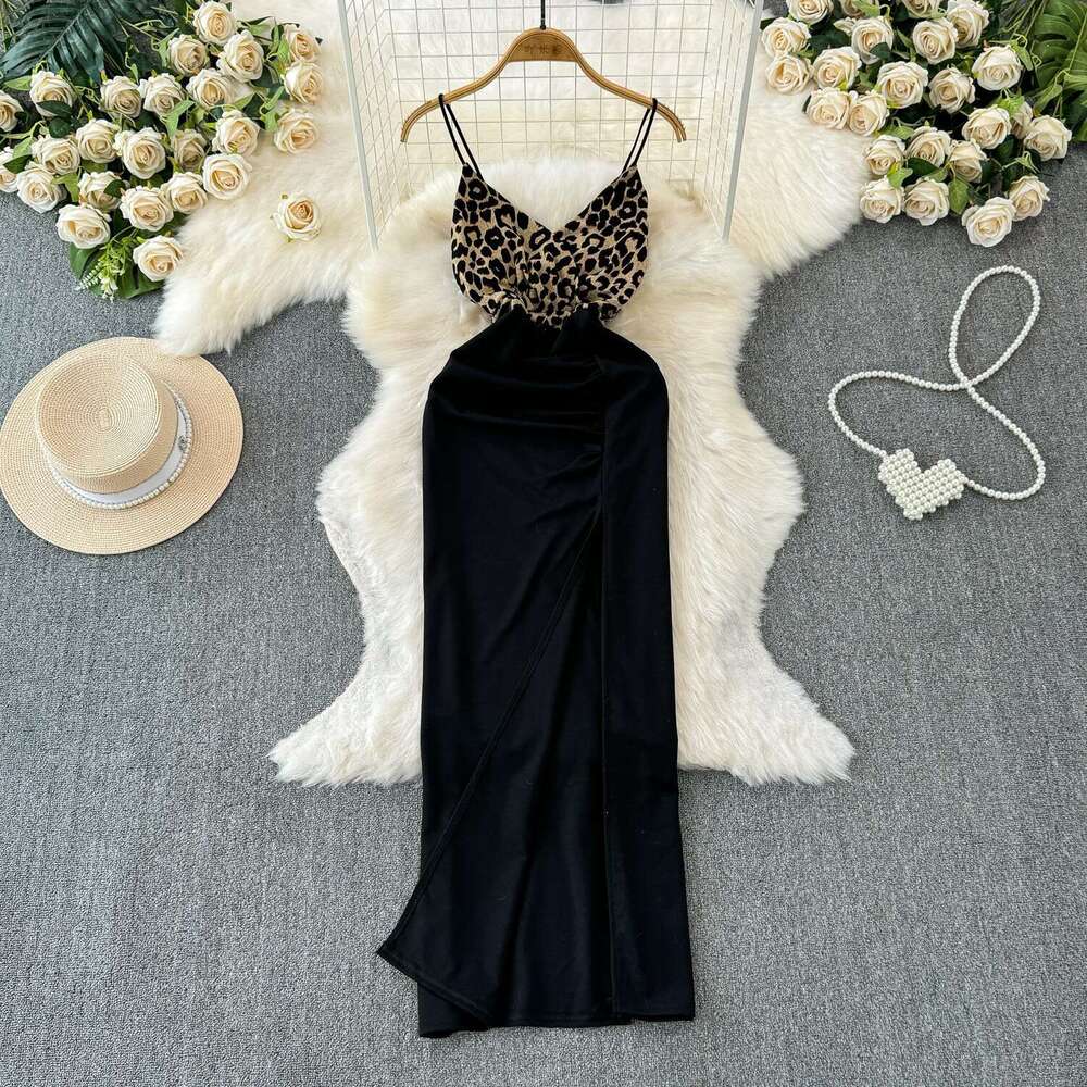 Designer women's camisole dress super fashionable and sexy V-neck contrasting color waist slimming spring and summer new design