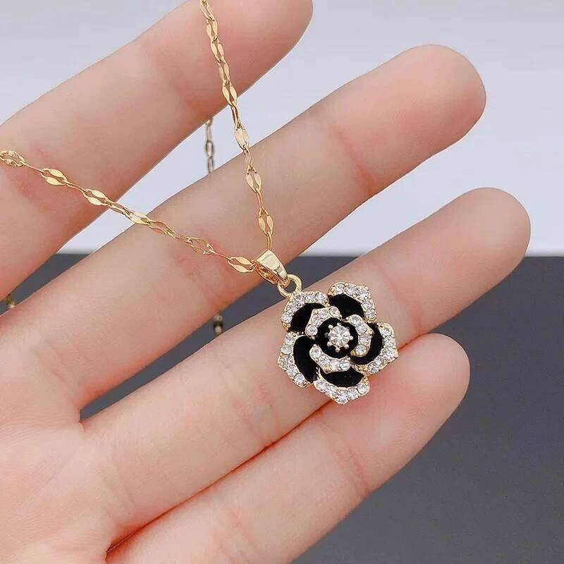 New Sexy Temperament Black Rose Pendant Stainless Steel Necklaces For Women Korean Fashion Female Clavicle Chain Jewelry Gift H260312