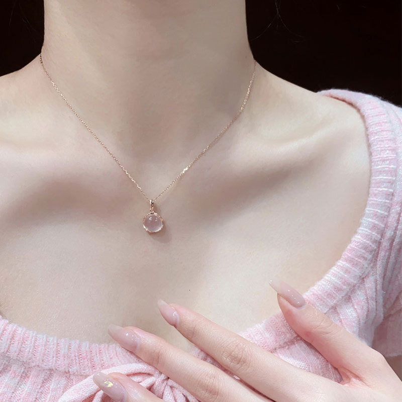 Fashionable Women's Accessories Japanese And Korean Style Cherry Blossom Pink Crystal Necklace For Women Light Luxury Niche Ins Style Simple Vers