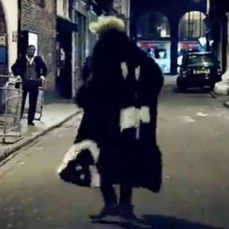 Cool Winter Unisex Thickening faux fur Long jacket Black Gown white devil windbreaker Imitation Faux Fox grimace Fur Coat Z260313