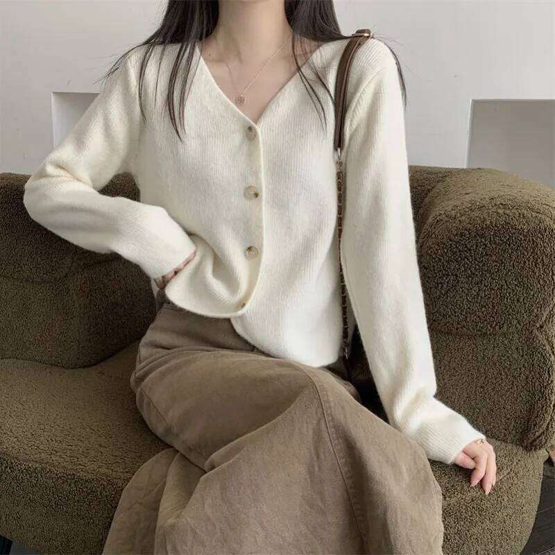 Autumn Korean Soft Waxy Solid Color V-neck Cardigan Short Stacked Knitted Sweater Versatile Z260313