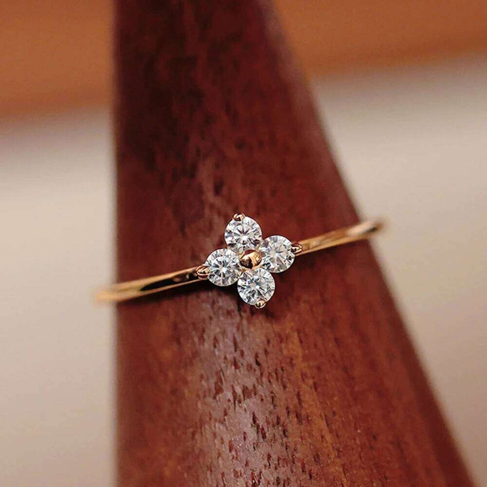 925 Thai Silver Inlaid Four Leaves Cr Zirconia Flower Ring for Women Simple Elegant Good Luck Anniversaries Jewelry Gift H260312