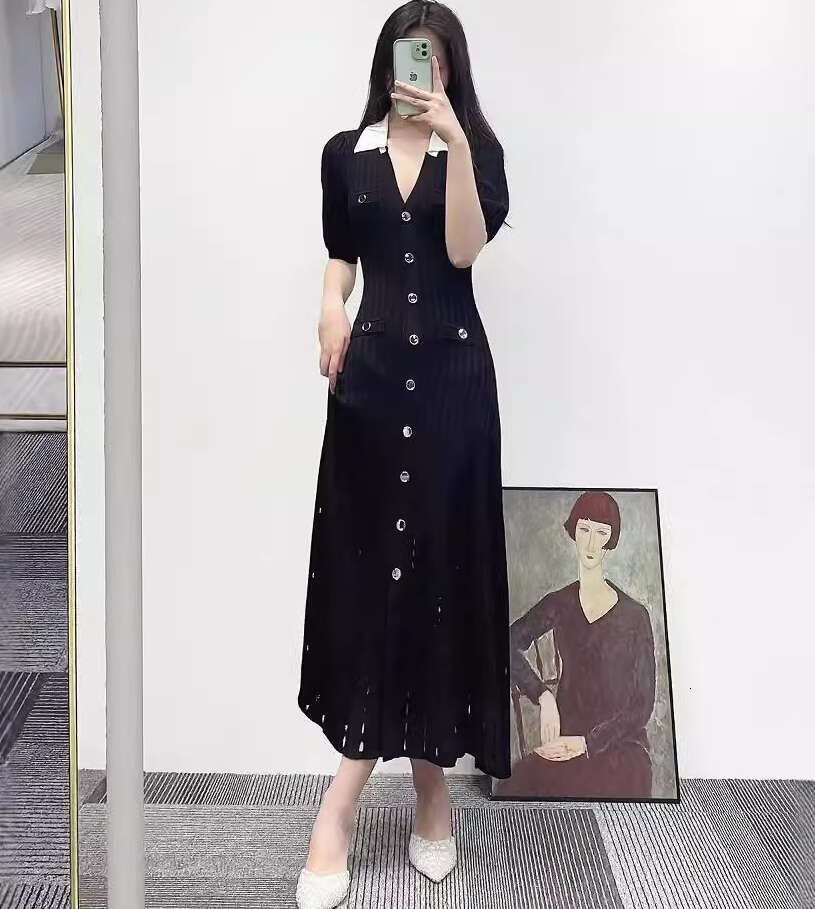 French elegant 2026 spring and summer new designer high-end short sleeved waist cinched knitted long dress
