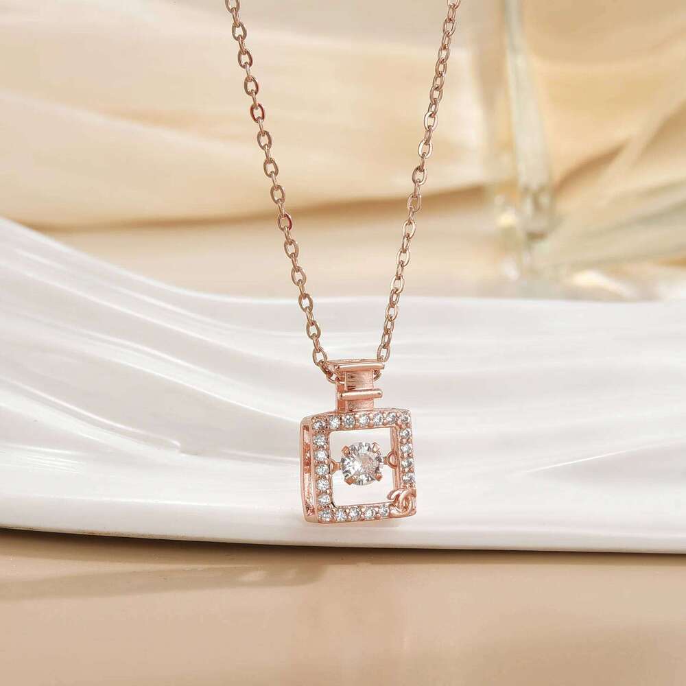 Titanium Steel Non-Fading Dynamic Necklace for Women, Elegant and Simple Cr Clavicle Chain with Unique Design H260312