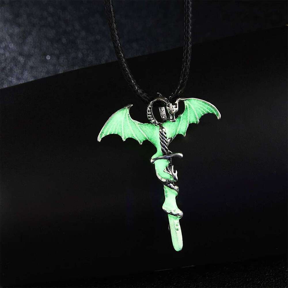 Vintage Steampunk Luminous Dragon Pendant Necklace For Women Men Glow In The Dark Animal Clavicle Chain Punk Hallowen Jewelry H260312