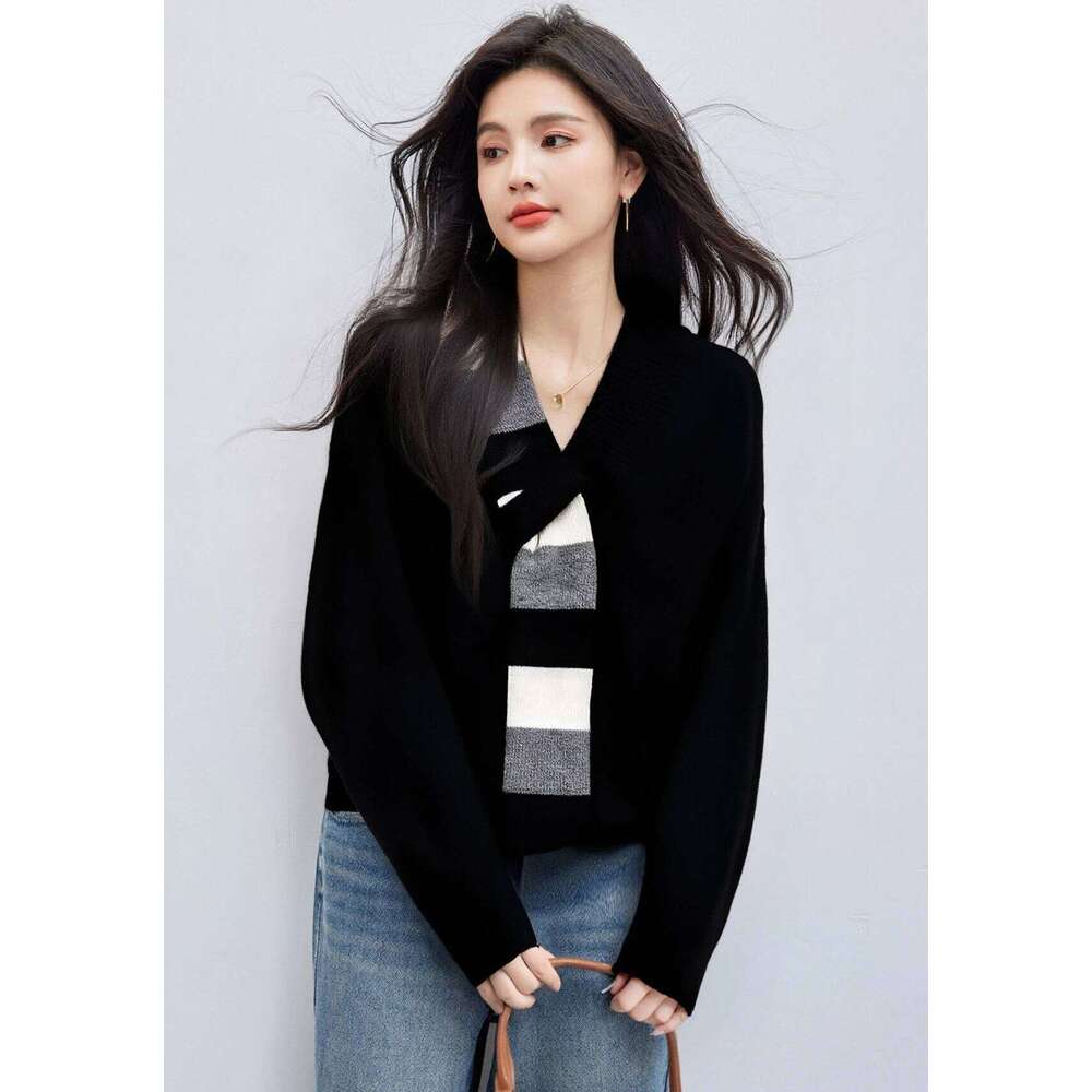 Loose And Slimming Long-Sleeved Sweater Top With A Contrasting Color Scarf Collar For The Winter Of 2025 Z260313