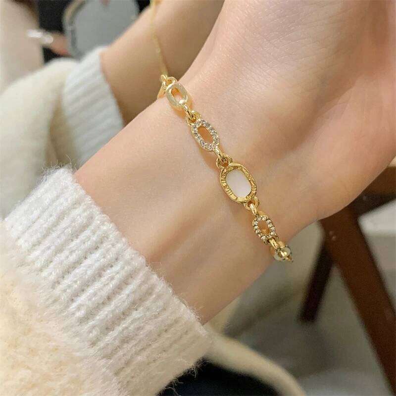 2023 New Luxury Zircon for Women Elegant Versatile Square 18K Gold Plated Adjustable Bracelet Party Jewelry Gift Z260313