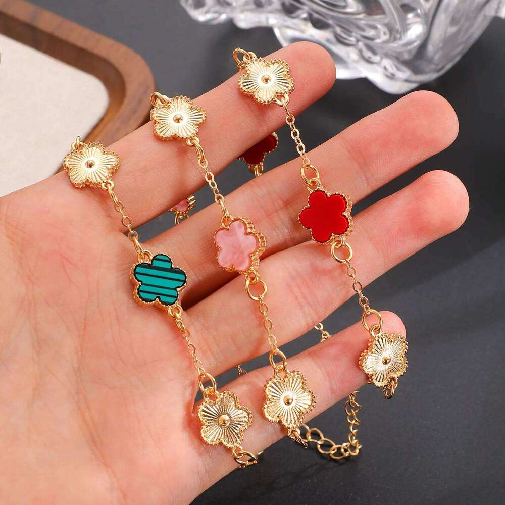Hot Sale Lucky Fashion Elegance Five-Leaf Bracelets for Women Retro Colorful Metal Plant Flower Bracelet Charm Jewerly Z260313