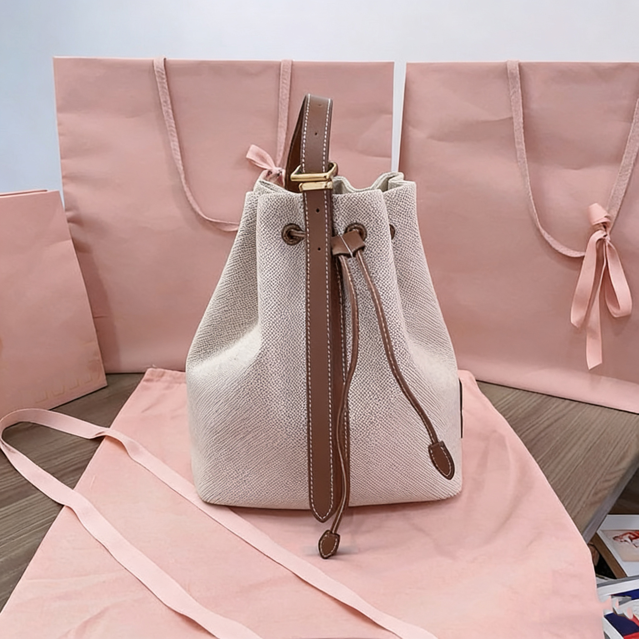 Elegant Designer Shoulder Bag - Stylish Fashion Handbag for Women