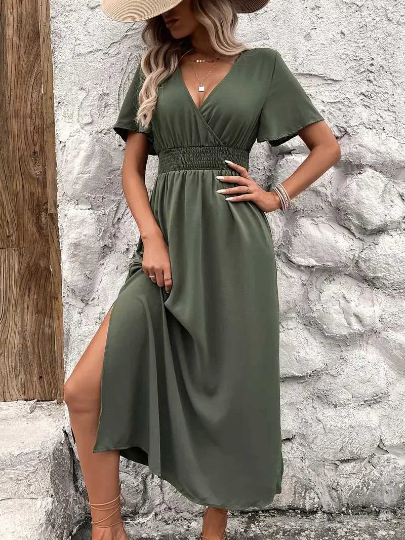 Fashionable Womens Olive Green V-Neck Waist-Defining Midi Dress with Side Slit Short Sleeves Casual Everyday Date DressT260314