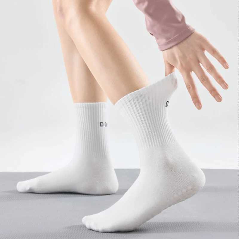 3/6Pairs Female Pilates Indoor Anti Slip Silicone Floor Socks Breathable Bottoming High Waist Letter Sports Stockings D260313