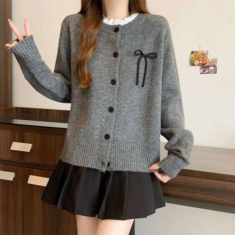 Retro Lace Spliced Gray for Women in Autumn and Winter Style Chic Round Neck Button Knitted Sweater Z260313