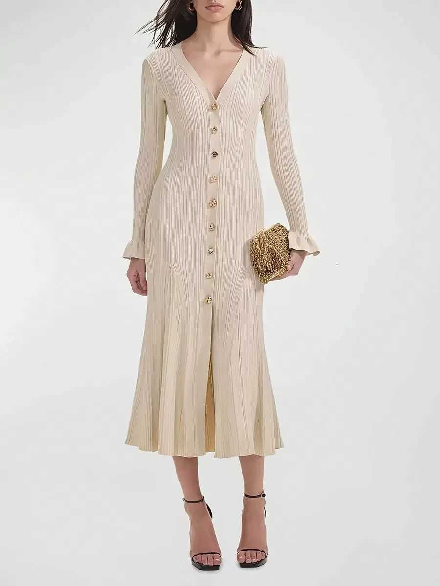 2025 Autumn and Winter French Elegant Pullover Dress Slim Fit and Slimming Knitted Womens Long Sleeved Temperament Long SkirtT260314