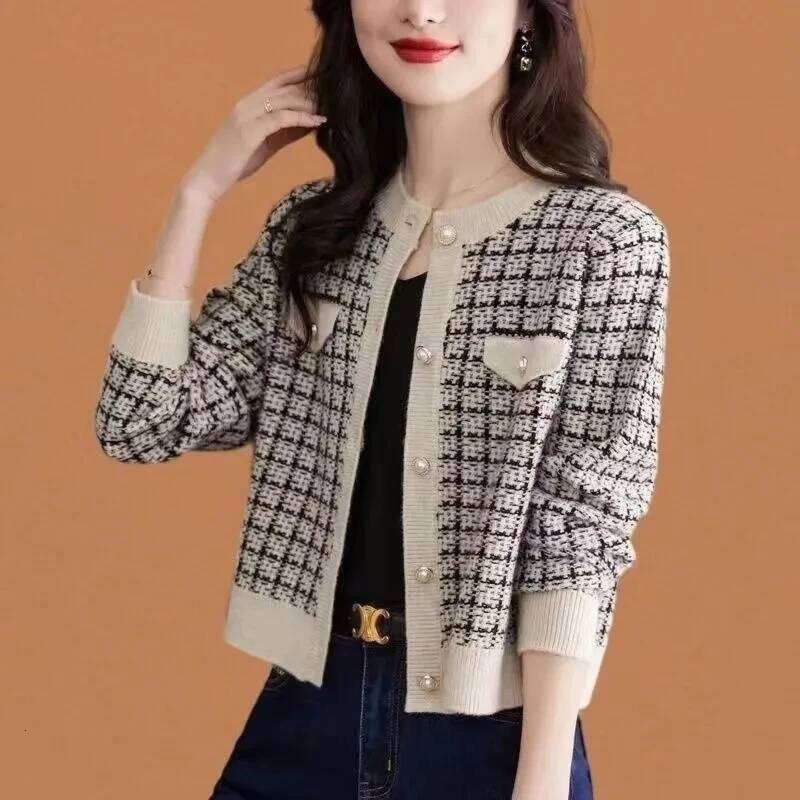 New Spring Autumn Small Fragrant Wind Cardigan Coat Women Short Jacket Plaid Joker Knitted Sweater Ladies Top Outerwear Z260313
