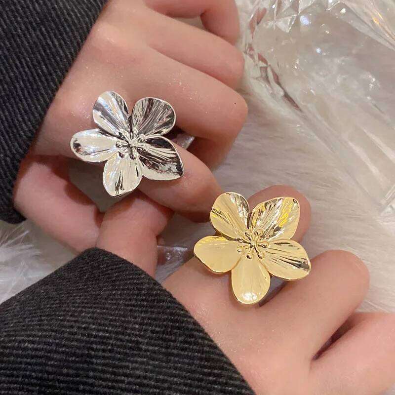 LATS 2024 New Flower Ring for Women Simple Temperament Party Fashion Trendy Charm Waterproof Jewelry Gifts Wholesale H260312